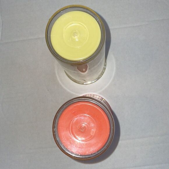 2 Vtg Mid Century plastic tumblers with gold leaf design - Picture 7 of 8